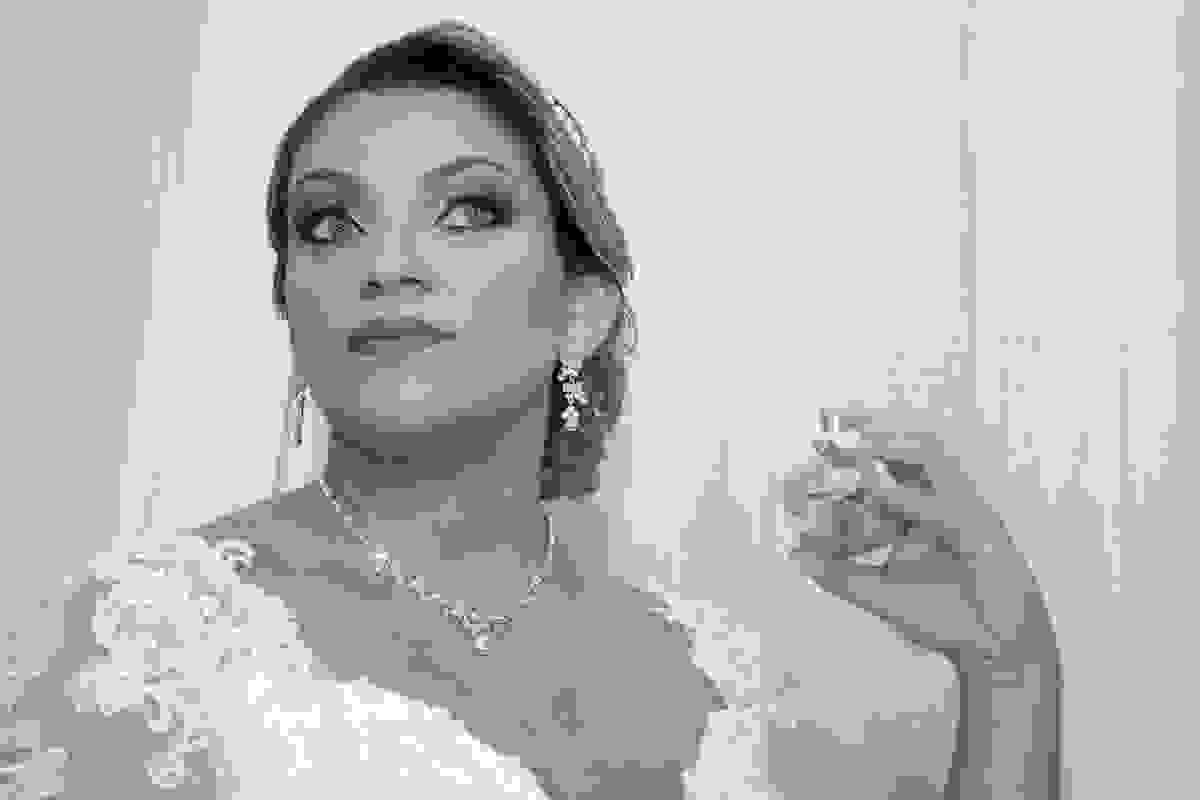 Noiva colocando o perfume casamento macaé rio de janeiro