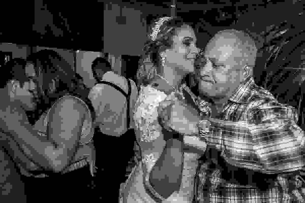 noiva dança com avó em casamento na cidade de macaé rio de janeiro