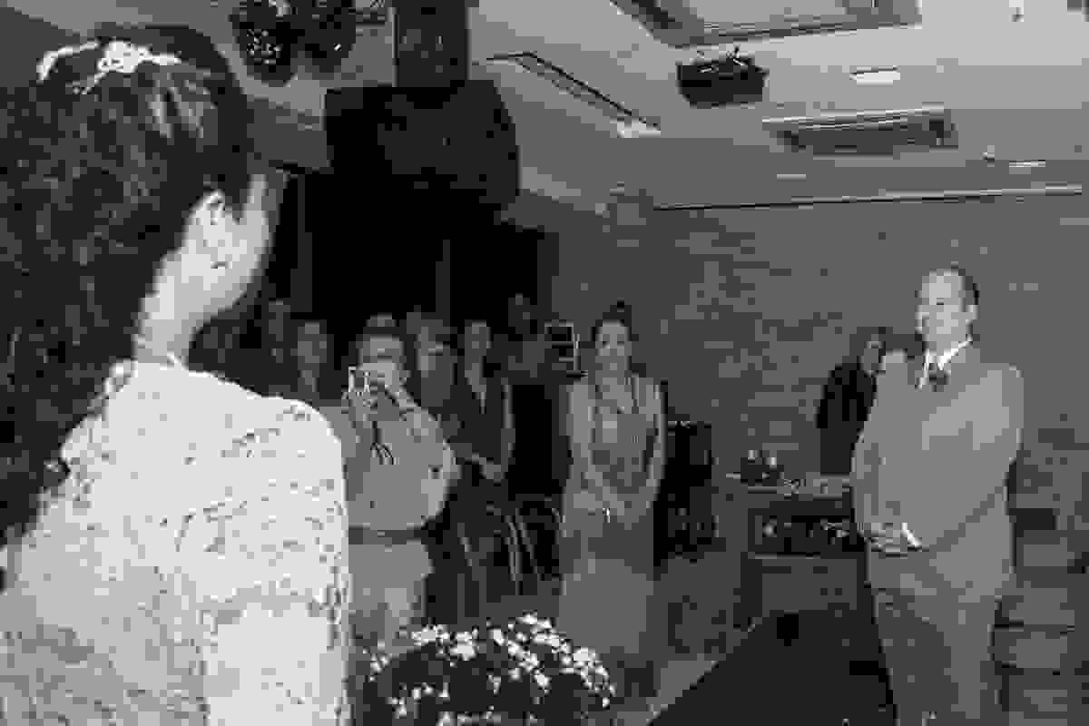 noiva entra e é observada pelo noivo casamento Rio de Janeiro