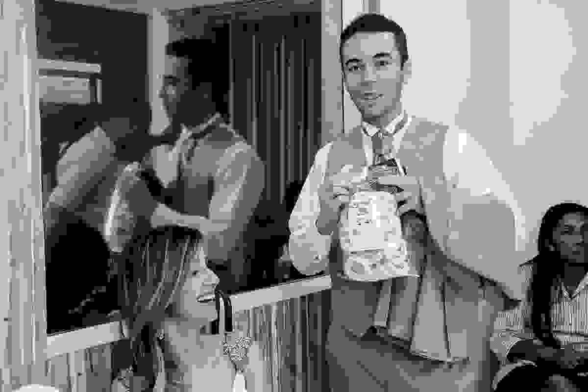 Descontração no cartório - Fotografia de Casamento - Rio das Ostras - RJ