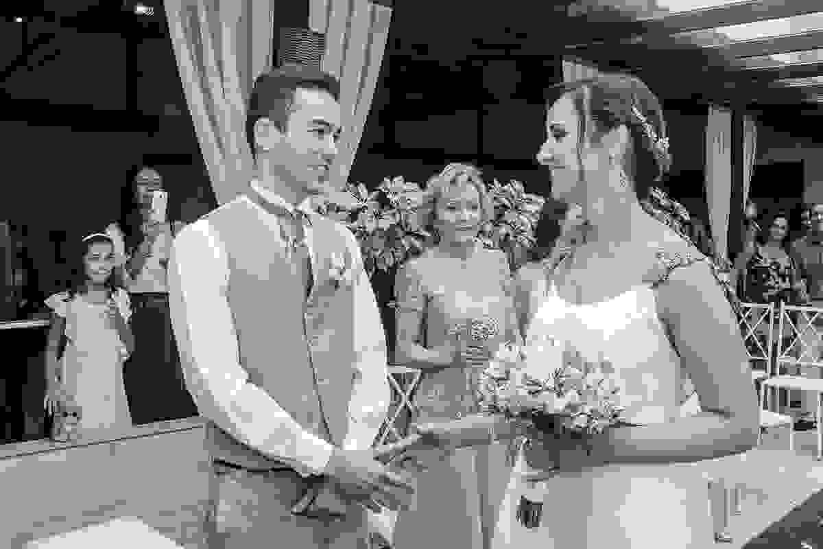 Noiva e noivo - Fotografia de Casamento - Rio das Ostras - RJ