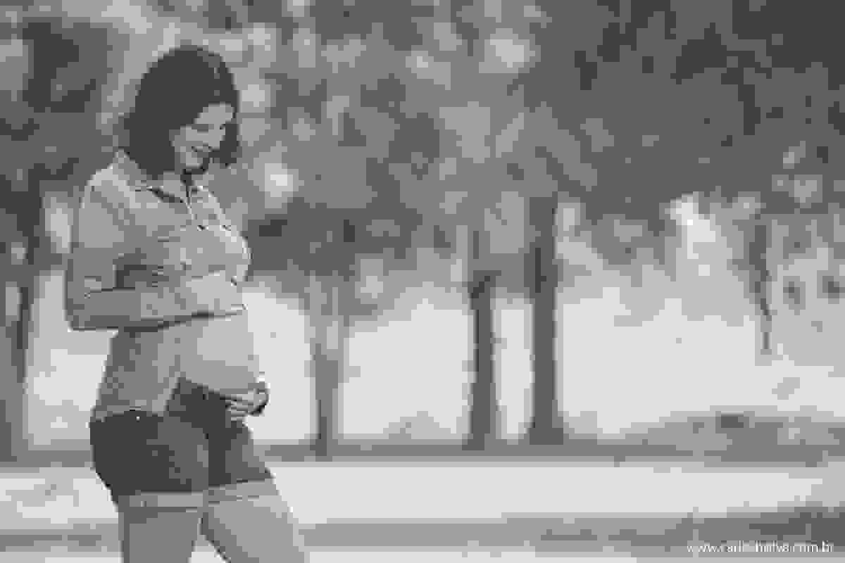 carinho na luisa em meio ao parque