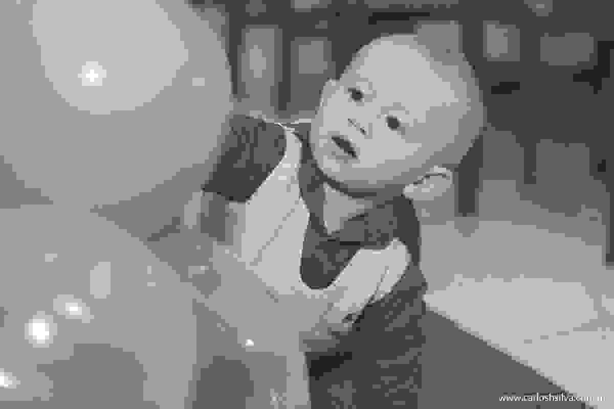 caetano brincando com balão abobora
