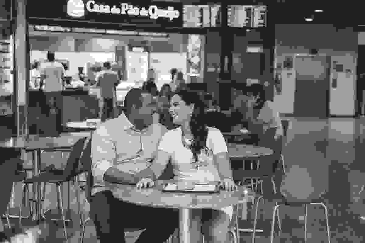 casal-praça-de-alimentação-e-session-fotografo-interior-de-sao-paulo-taboao-da-serrra