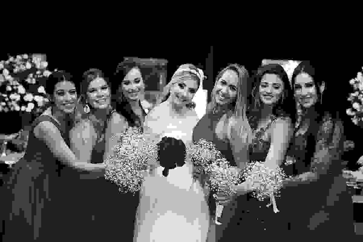 foto de noiva com as amigas