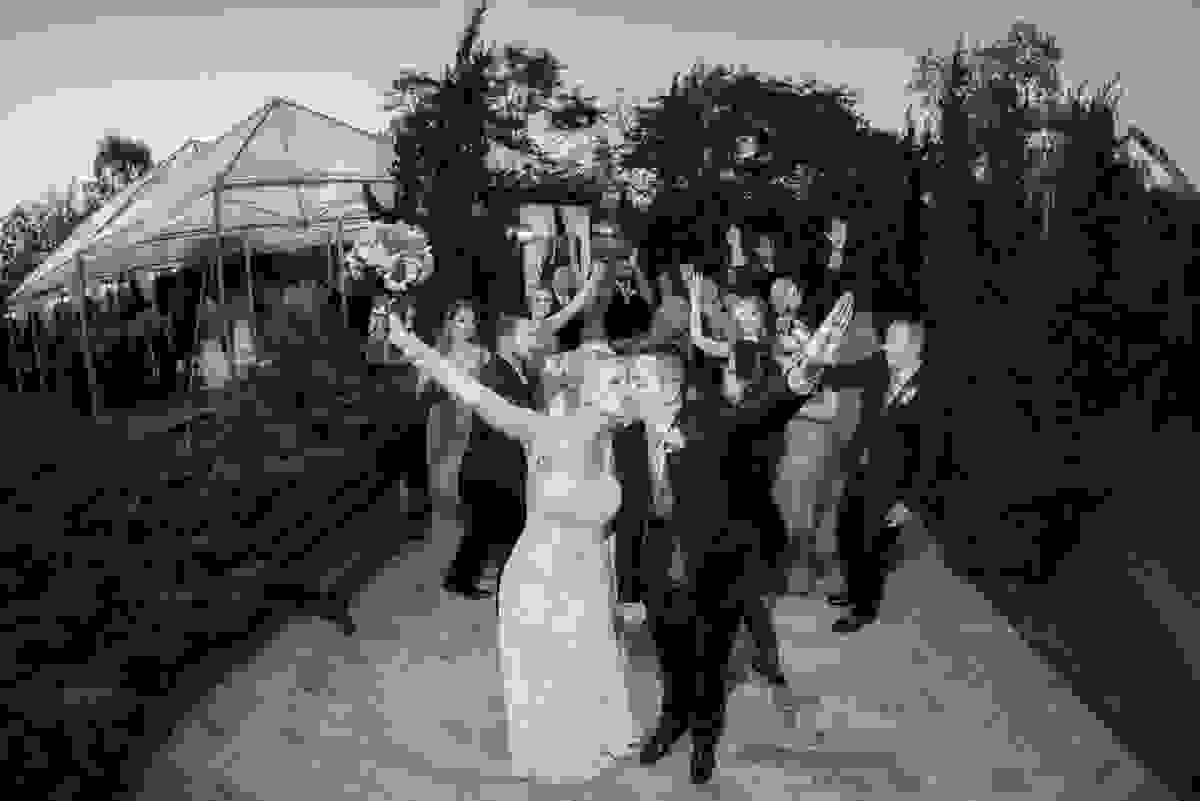 saida da cerimônia, alegria, saida dos noivos, beijos, foto arte, daniel scherer, fotografo de casamento