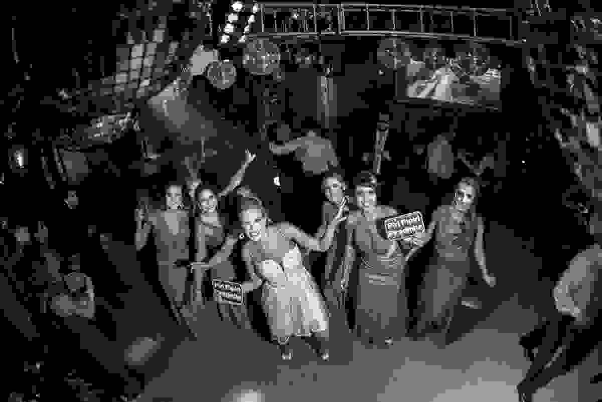 foto arte, daniel scherer, fotografo de casamento, noiva e madrinhas, festa de casamento, noiva feliz,