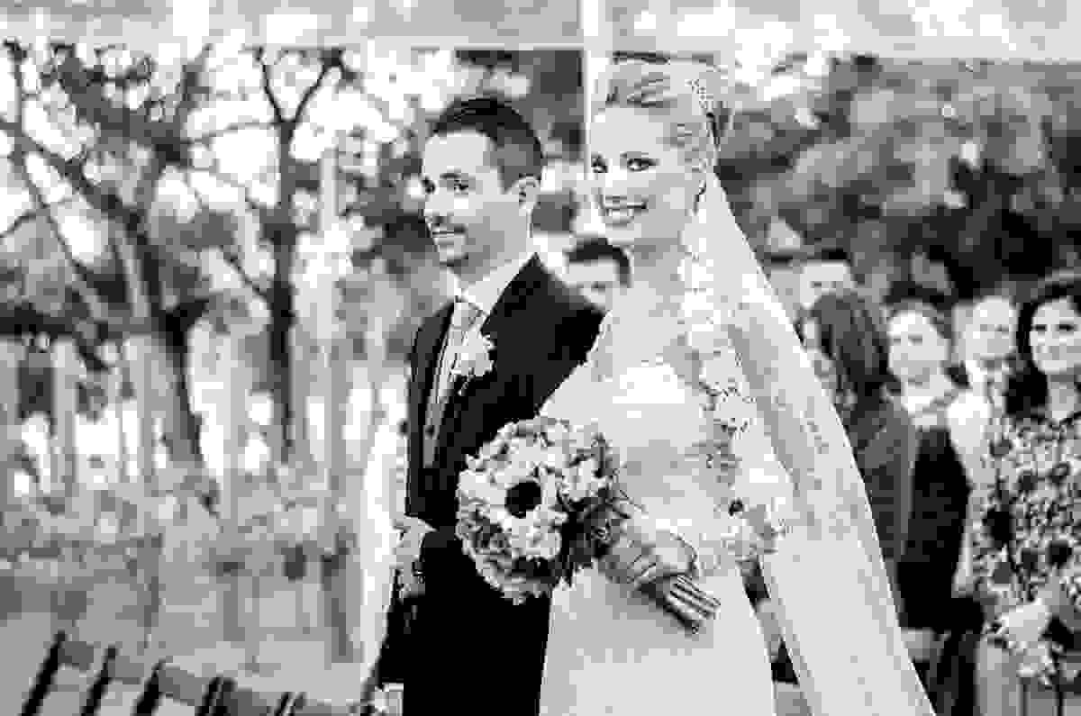 noiva feliz, foto preto e branco, noivos felizes, noiva com bouquet, foto arte, daniel scherer, fotografo de casamento