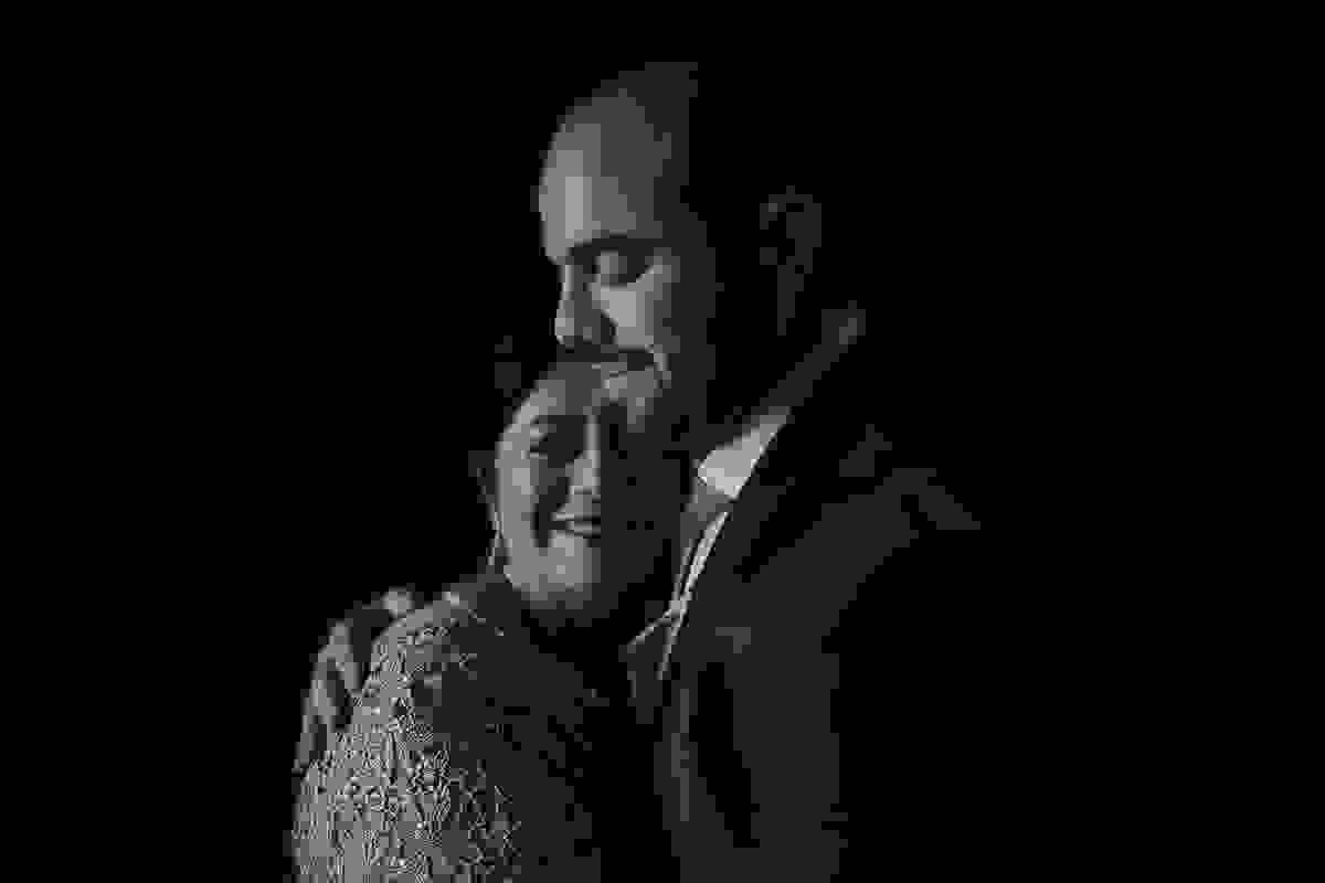 Abraço de mãe no casamento do noivo jocieldes alves fotografo de casamento na paraíba