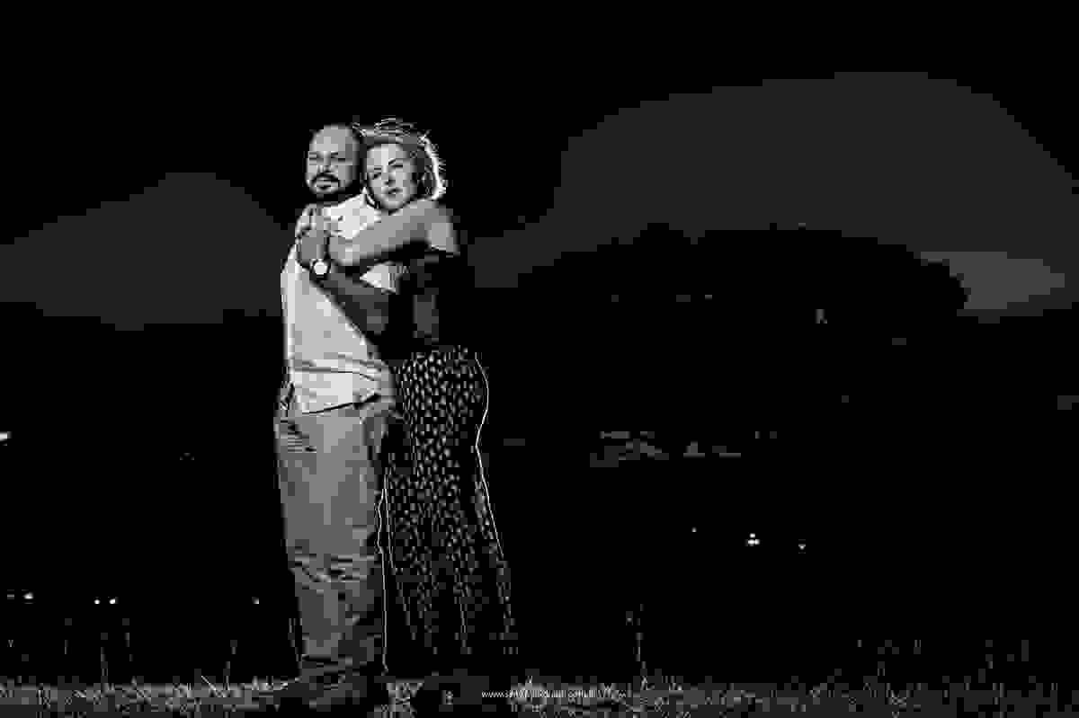 Uma luz, um por do sol, um casal que se ama.