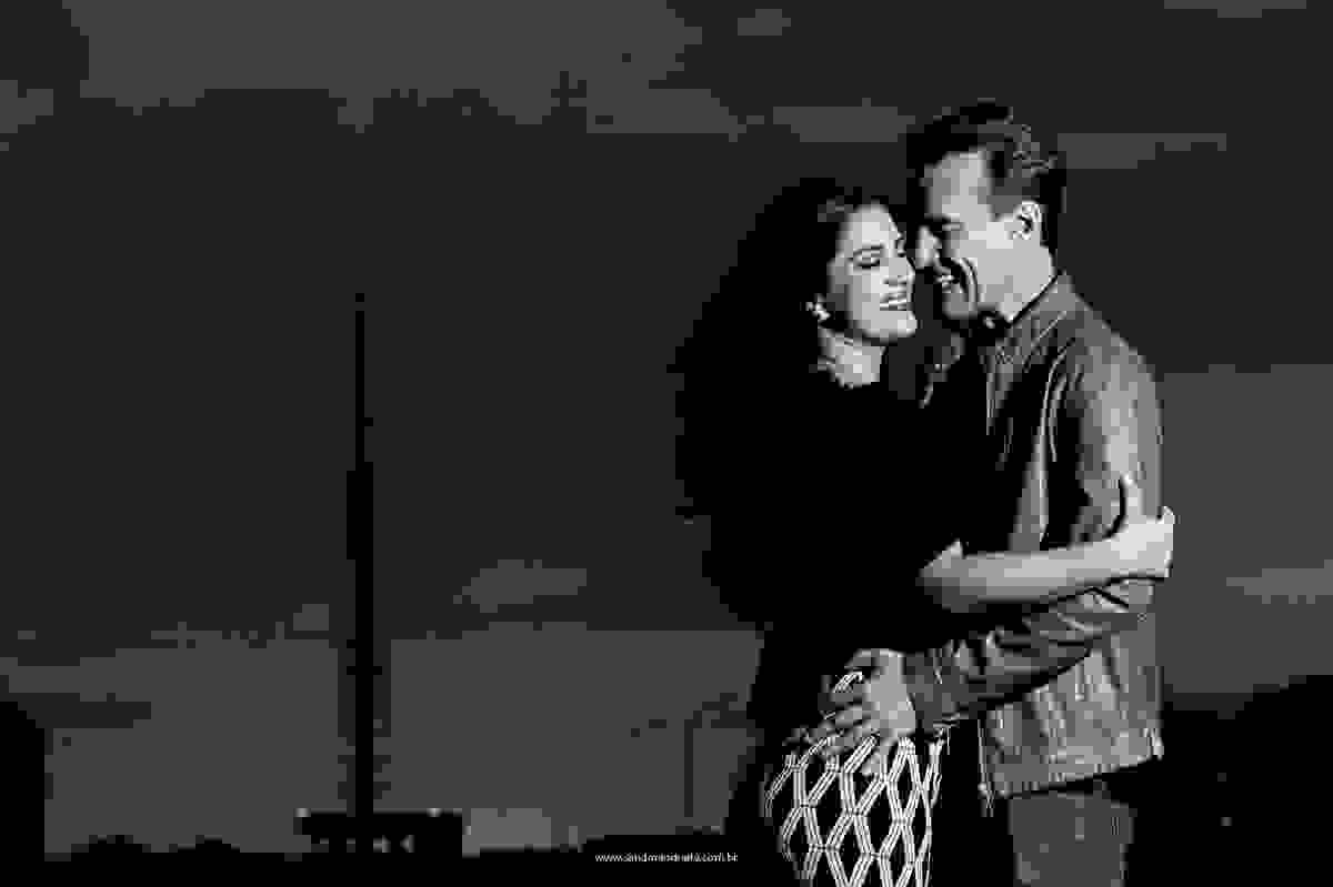 O casal em um momento de muito amor no plano piloto em Brasilia-DF