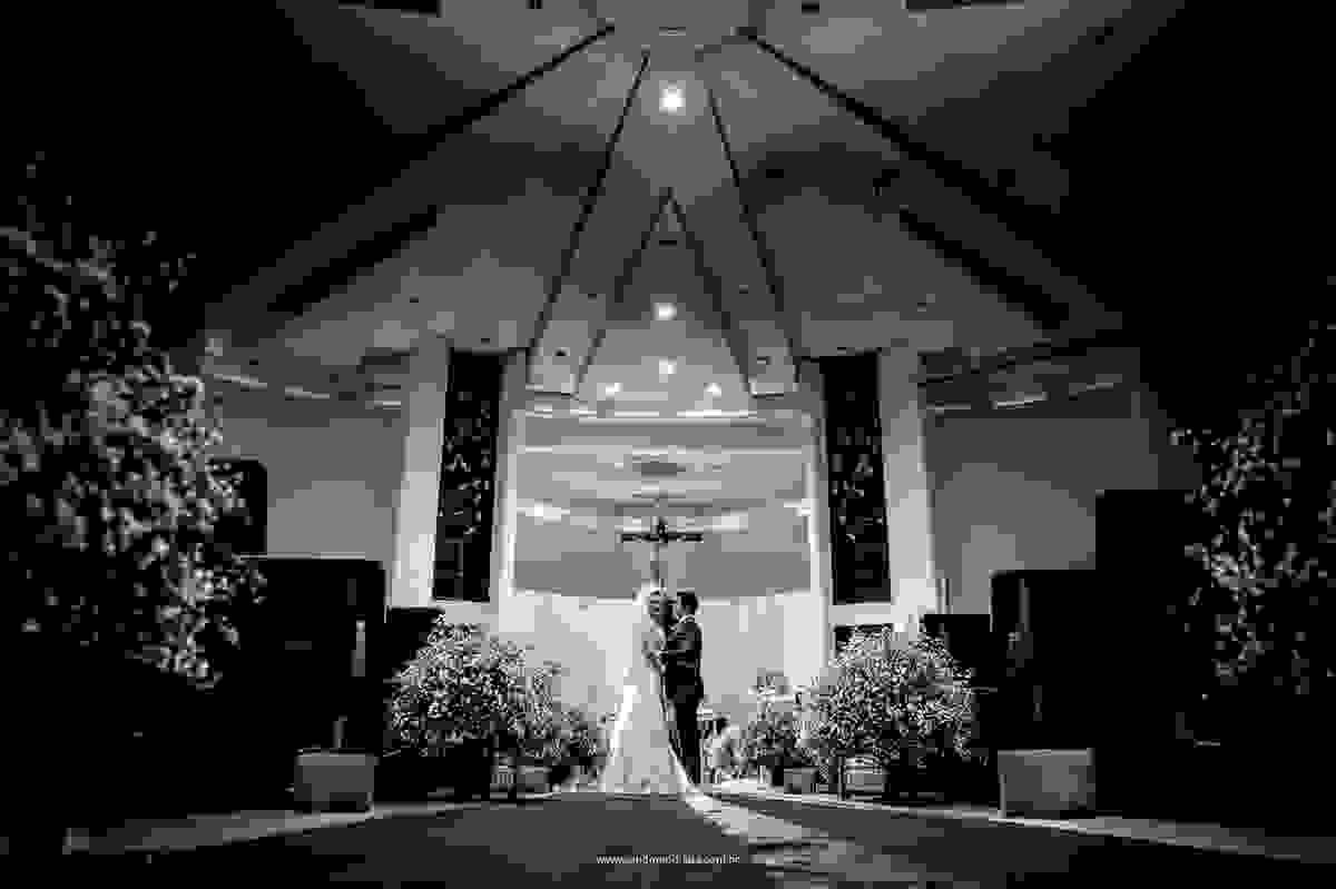 fotografia criativa de casamento do fotografo sandro andrade na igreja nossa senhora do lago em lago sul, bsb, casamento no lago sul