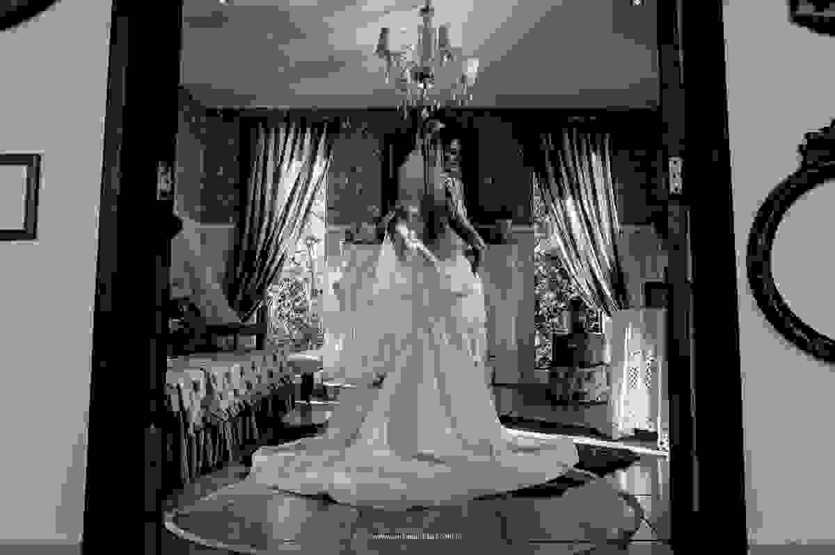 a noiva na suite do casal no local do casamento, vila giardini, brasilia-df