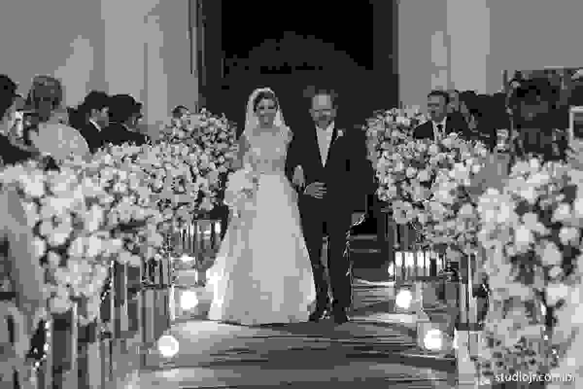 making off da noiva, noiva se arrumando, no quarto com as mães, no quarto com as irmãs , fotos do making of, fotos lindas de casamento noiva entrando no altar, festa de casamento, nara e edjan