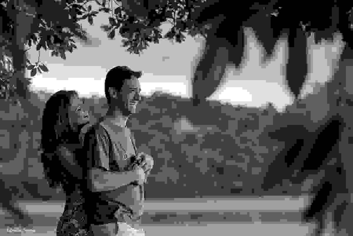 abraço gostoso do casal no final de tarde na lagoa da conceição Florianópolis
