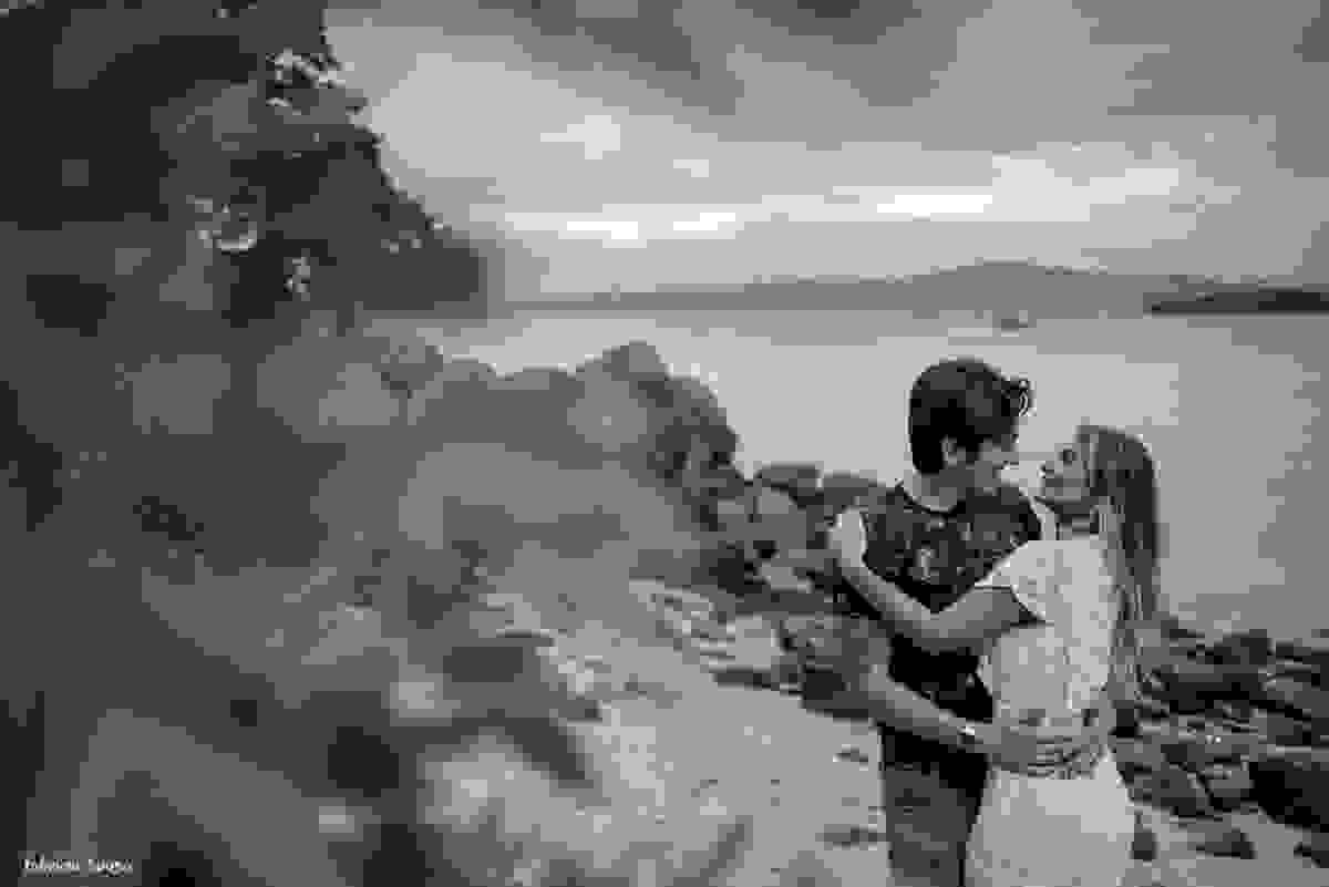 quase beijando na luz do por do sol