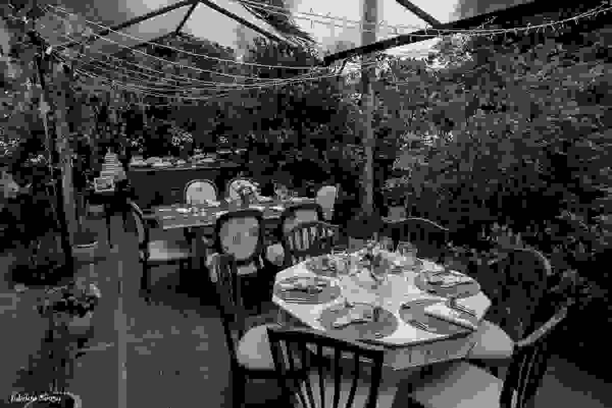 decoração casa branca eventos no Bistro Bettina Bub - mini-wedding no jardim