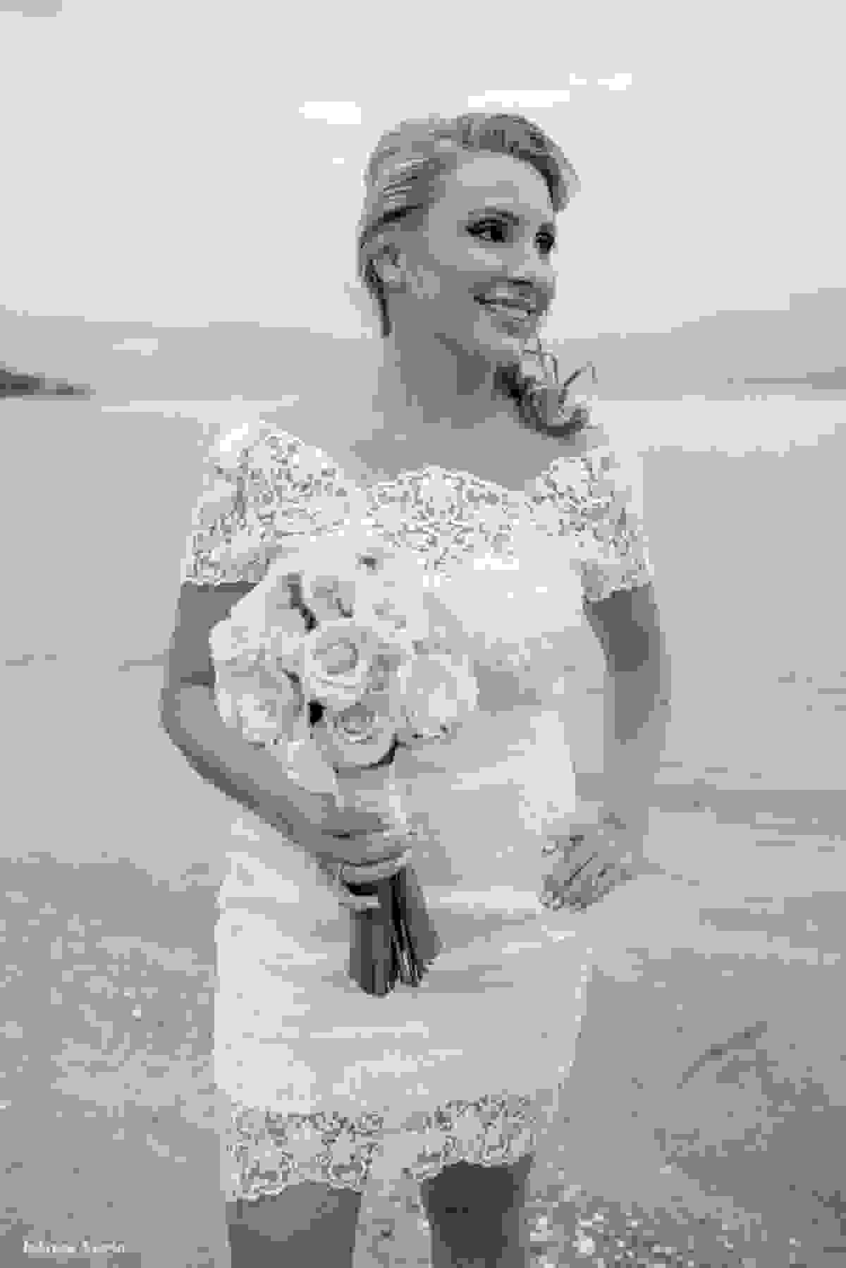 retrato da noiva na praia momentos antes do casamento em Florianópolis - Bistro Bettina Bub
