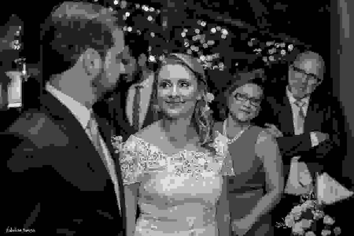troca de olhares do casal durante a cerimônia íntima do mini-wedding em Santo antonio de Lisboa