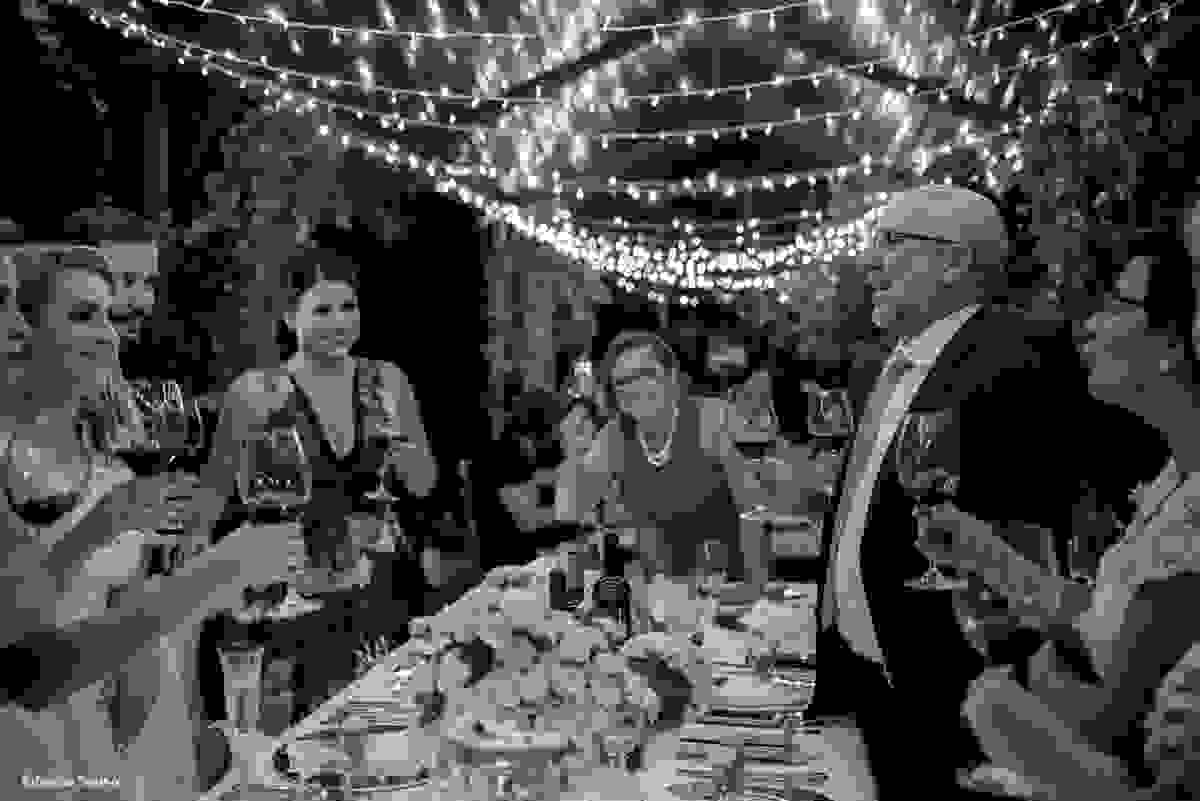 pai da noiva discursa para o brinde do casal no mini-wedding com belíssima decoração Casa Branca Eventos