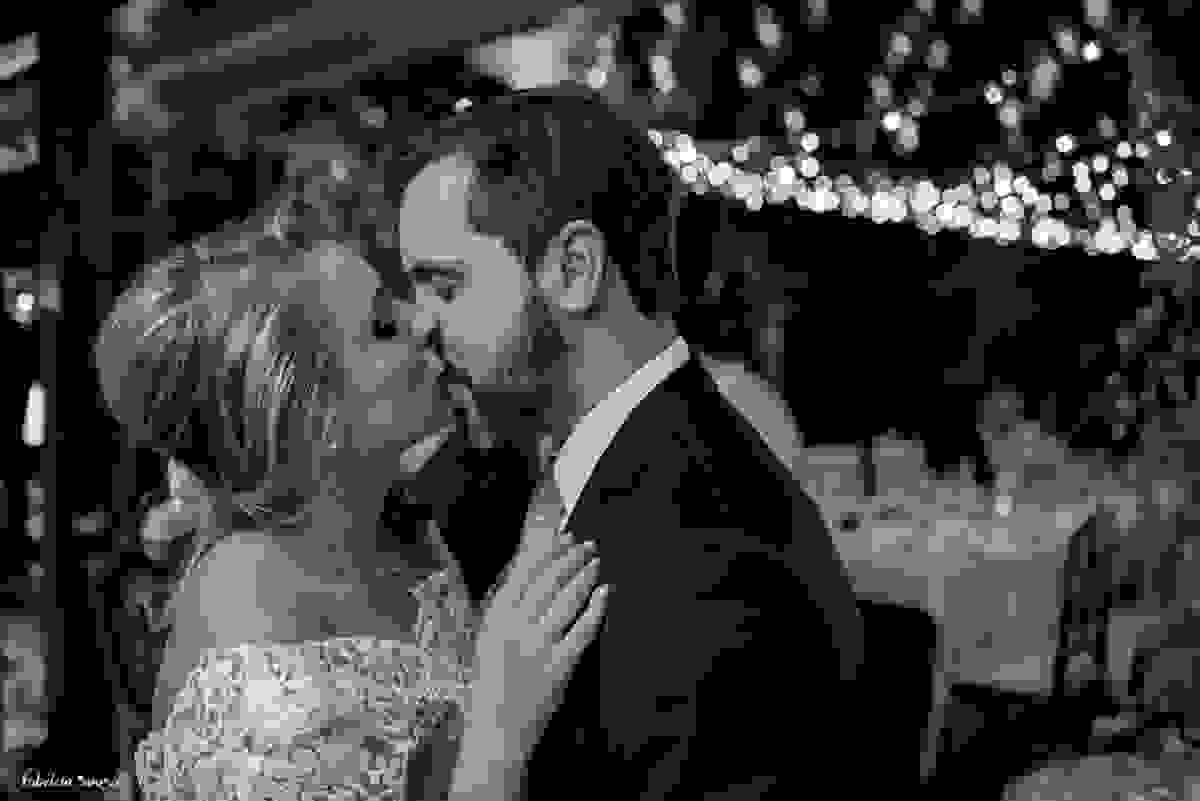 beijo do casal na pista de dança em Florianópolis