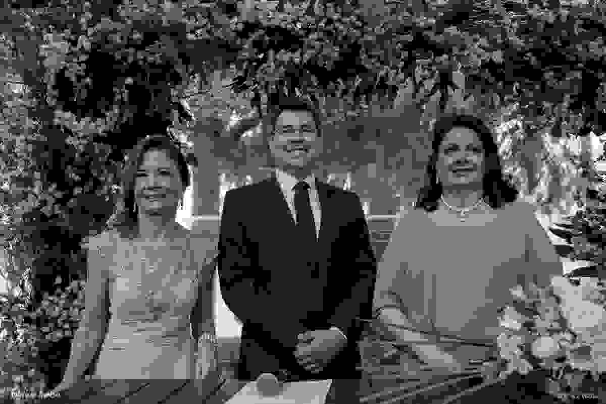 mãe da noiva Veronica Rodrigues celebrante jeferson e tia da noiva emocionados na entrada da noiva Mariana Dall'Orto Rodrigues