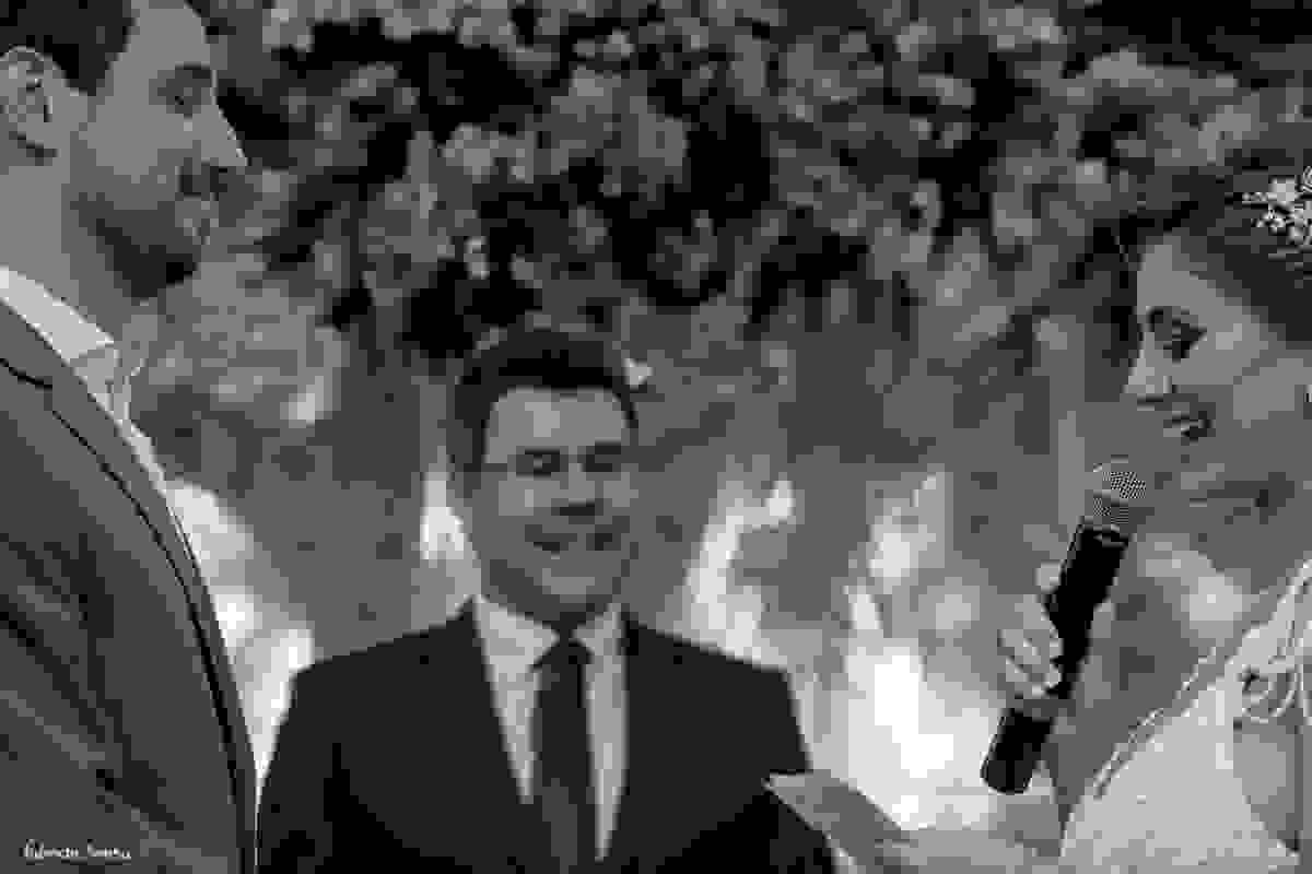 noiva declara seus votos em cerimonia emocionante em casa - casamento de dia em Floripa