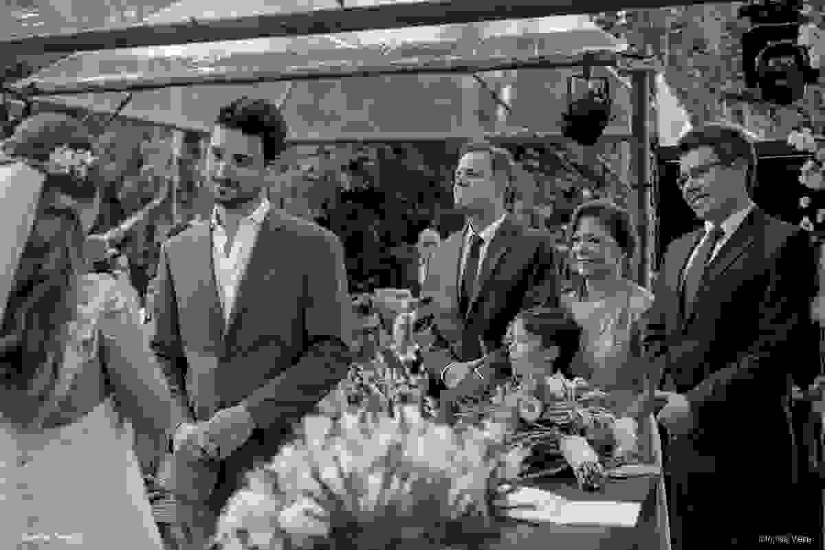 noiva declara seus votos em cerimonia emocionante em casa - casamento de dia em Floripa - pai emocionado