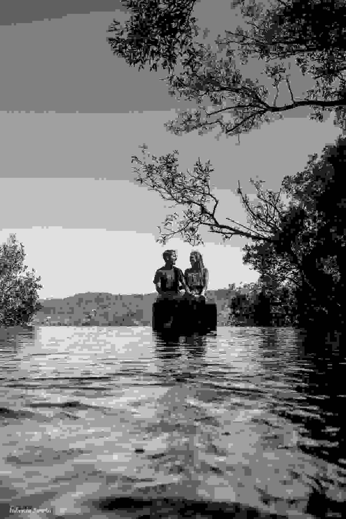ensaio prewedding na cachoeira da Vargem Grande em Floripa - belo céu azul