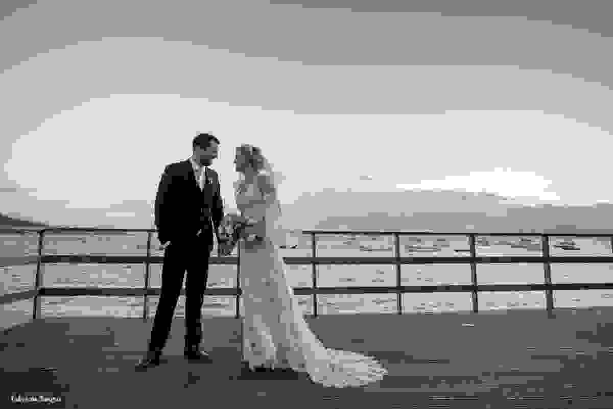 olhares no ensaio do casal após o casamento em Santo Antonio de Lisboa Floripa