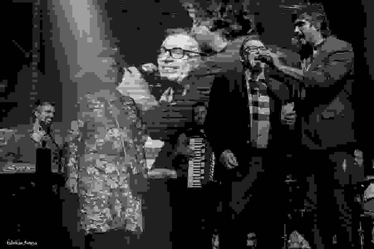 Dom Fiorelo canta no show sertanejo Victor e Leo no palco do Costao do Santinho - 40 anos Pegoraro
