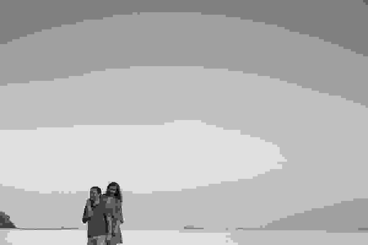 retrato do casal em ensaio de namorados na praia em Mosqueiro - Belém do Pará - Baía do marajó