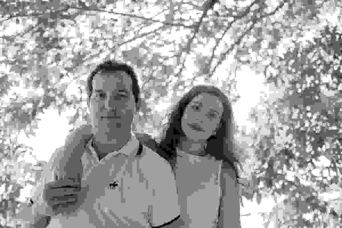 retrato casal embaixo da árvore na praia do Marahú Mosqueiro Belém