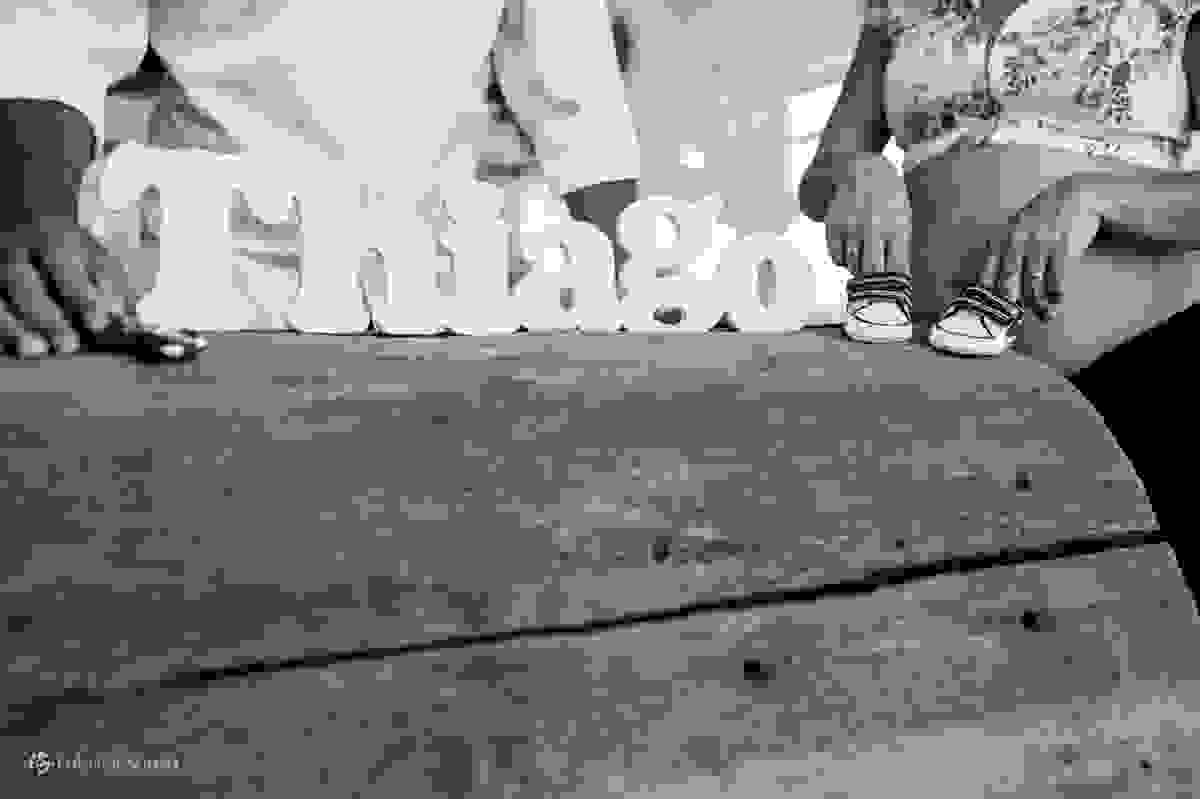 Close da placa com nome do futuro bebê b