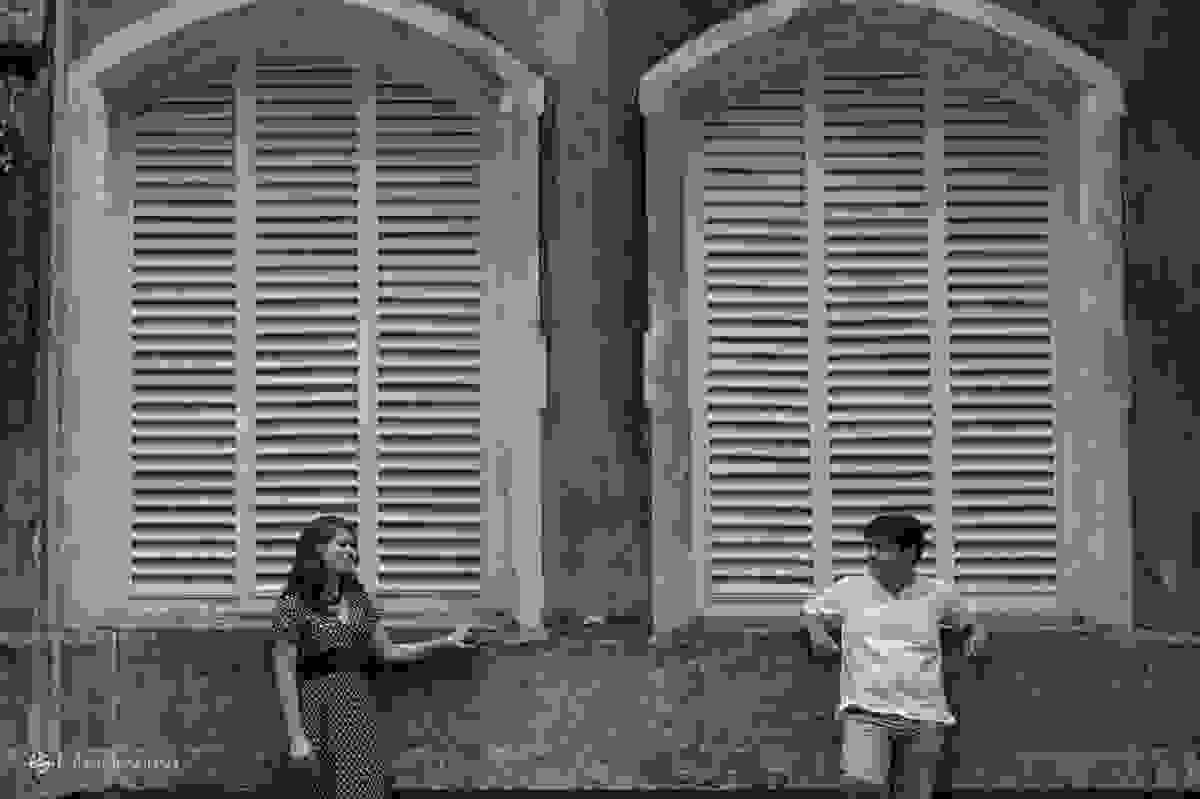 casal na janela - fotografo no rio de janeiro