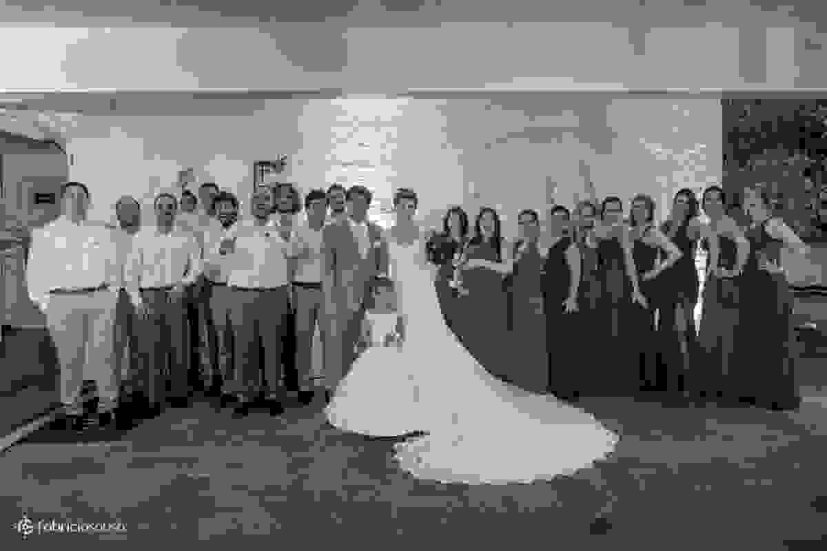 retrato clássico dos noivos com os padrinhos