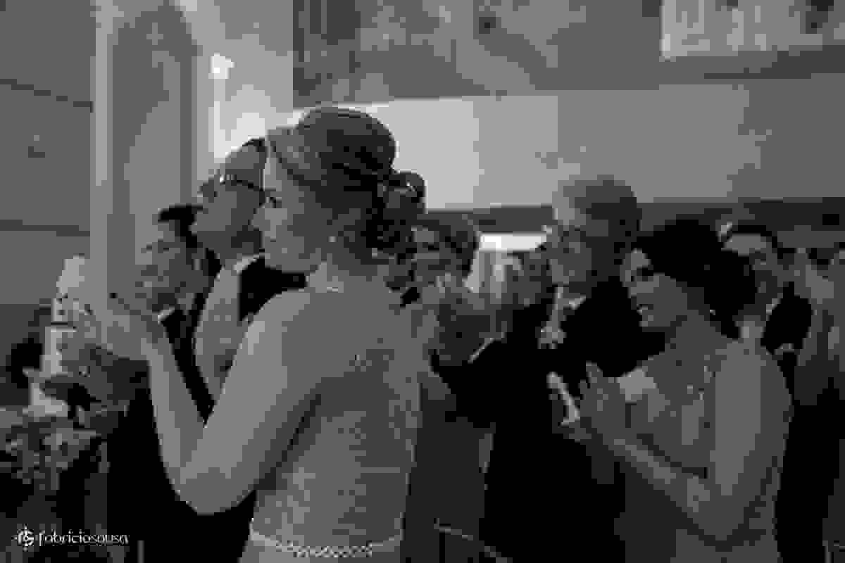 padrinhos aplaudem o enlace matrimonial