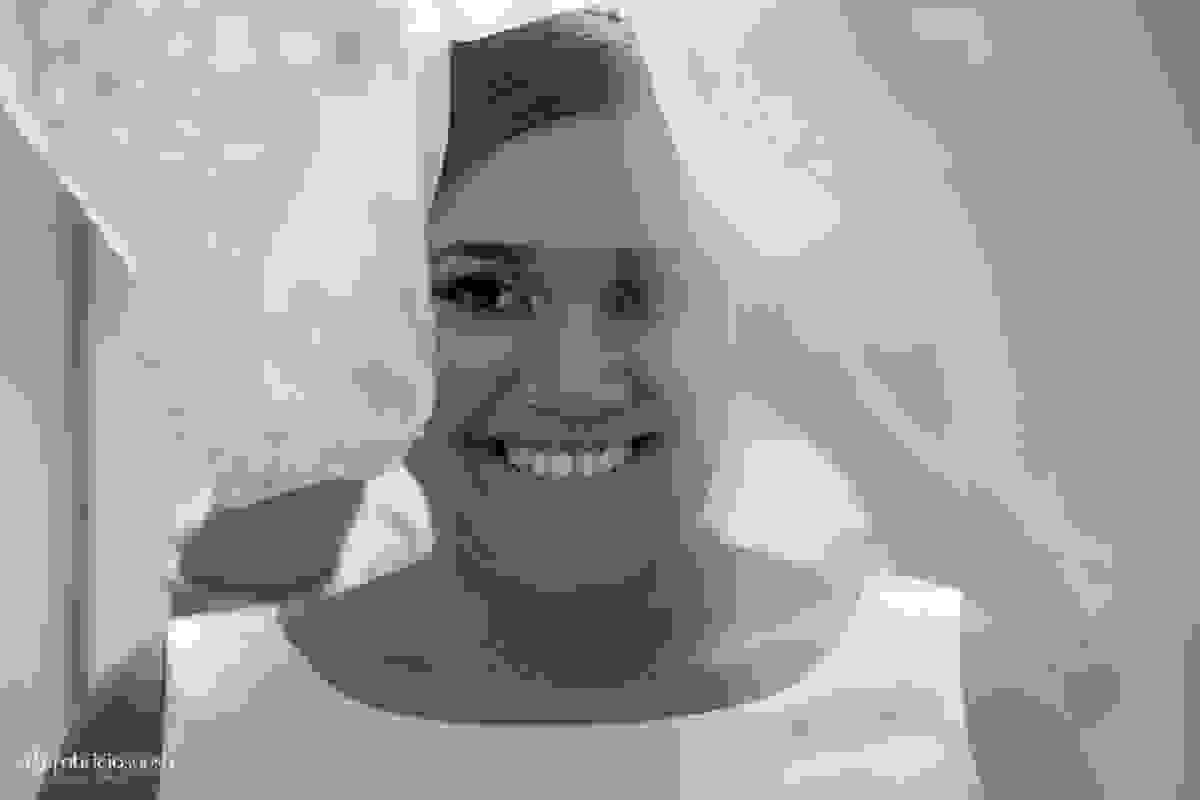 retrato da noiva sorridente no making of