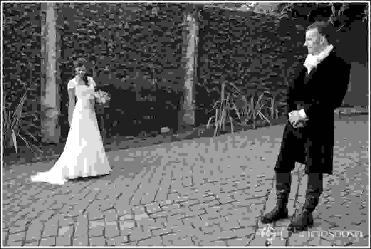 Recem casados posam para foto
