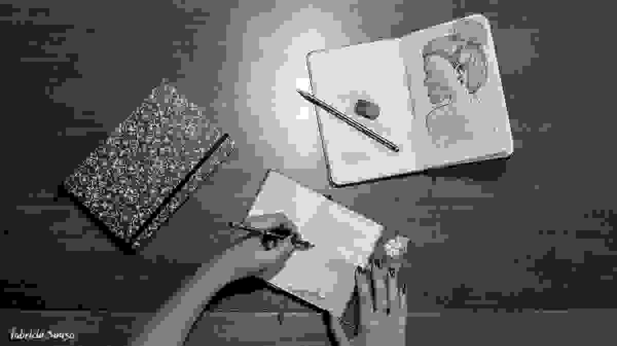 caderno de desenho com detalhe da arte de Carolina Peruzzo