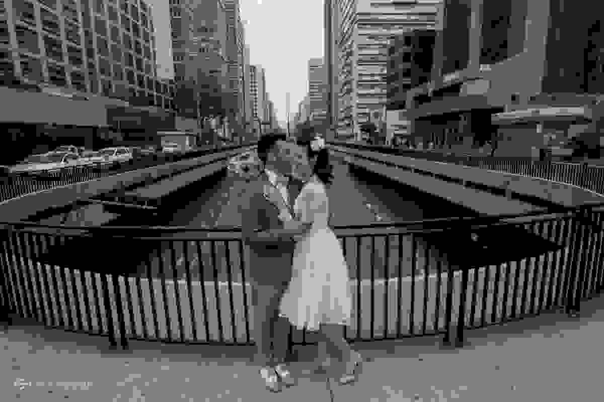 noivos são retratados na avenida paulista capital São Paulo