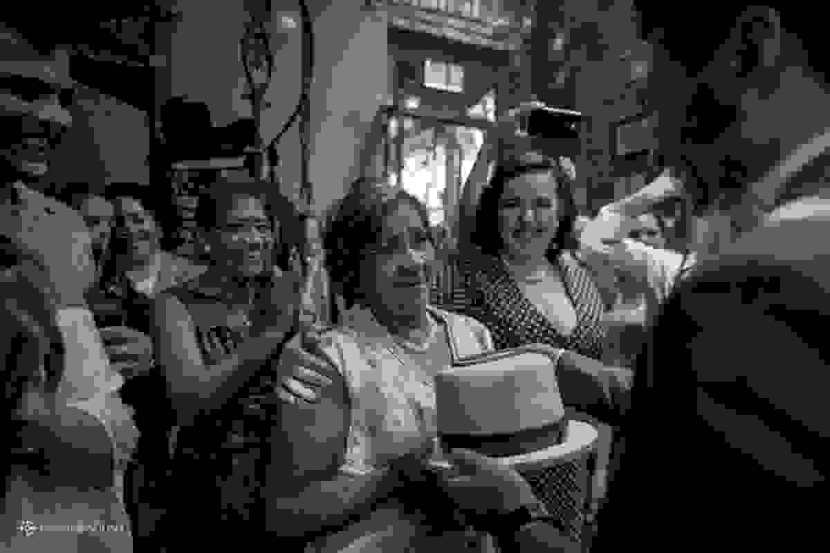 a homenagem à mãe do noivo b