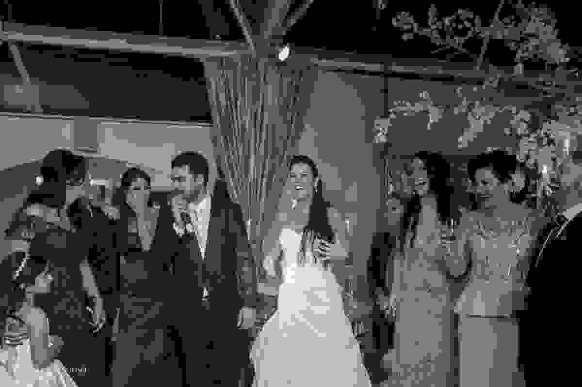 muitos sorrisos no discurso do noivo