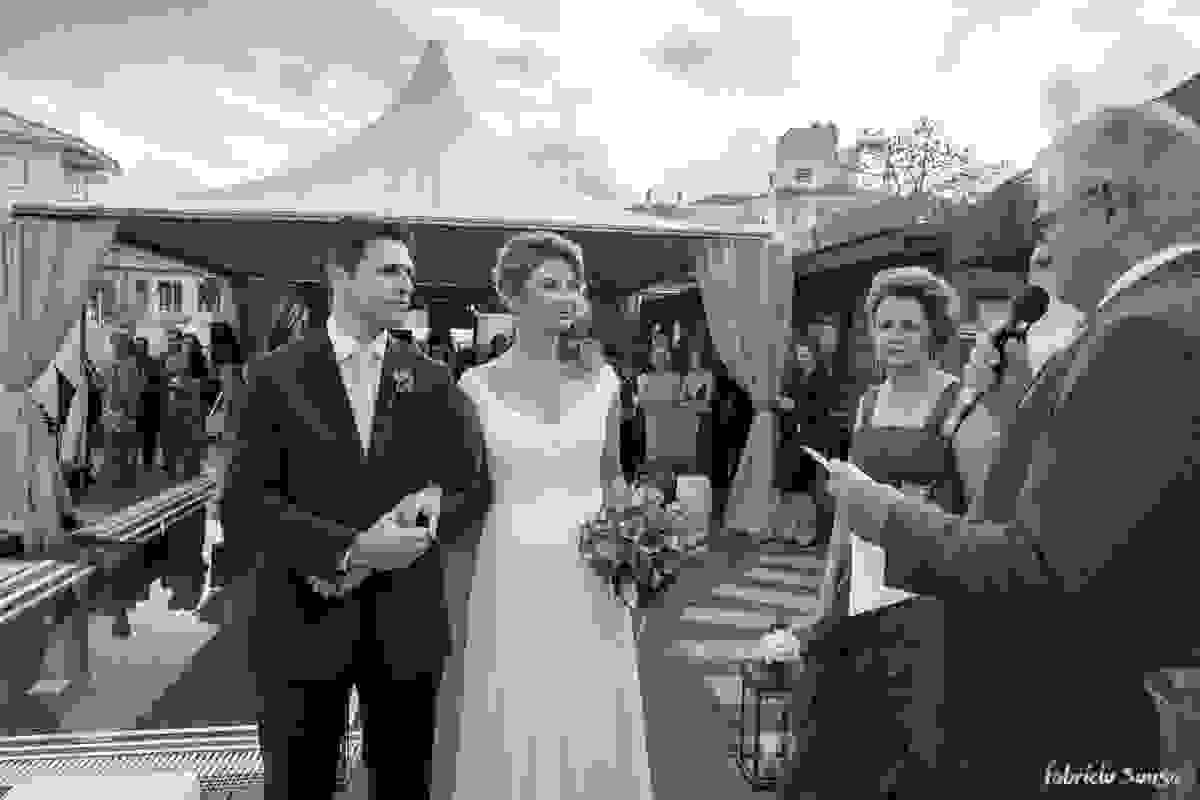 retrato do casal durante a cerimonia