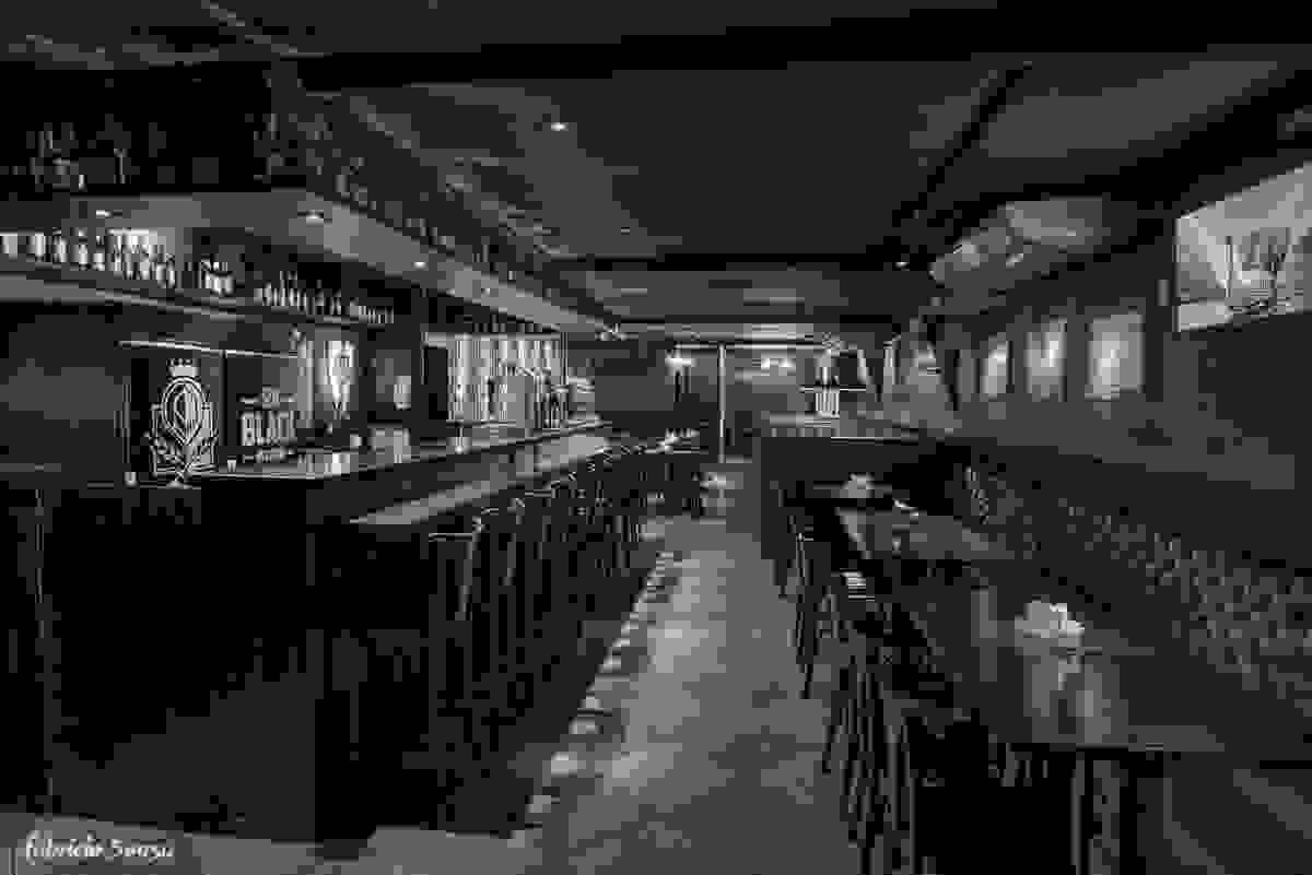 o hall de entrada do sir black brewpub