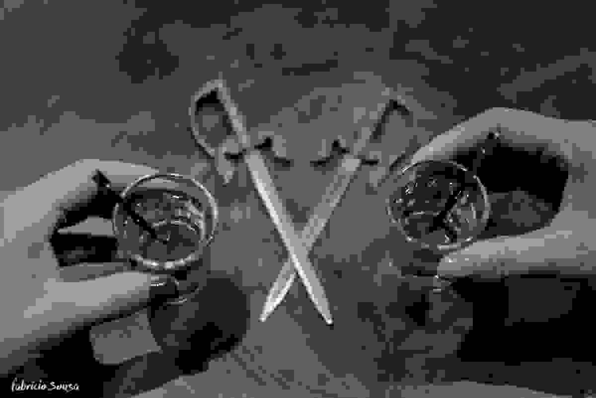 infusões de cachaça e vodka com jambu próprios do pub