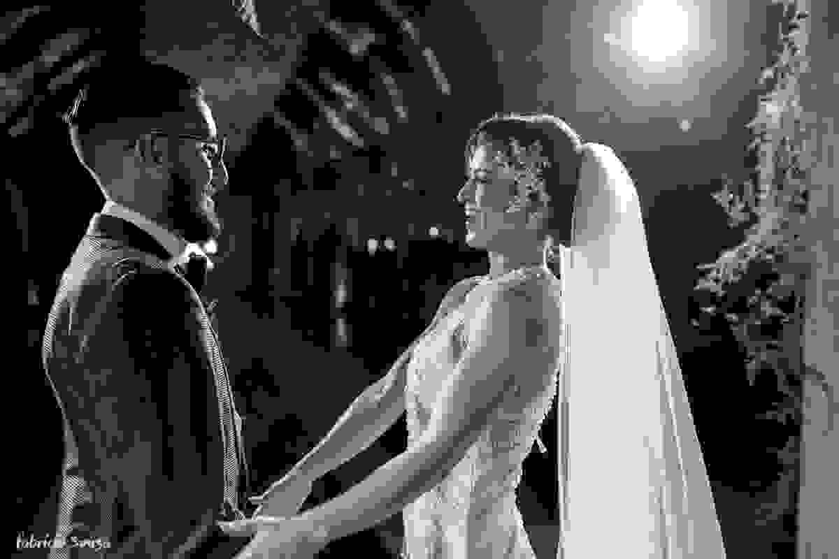 muita emoção após o primeiro beijo do casal