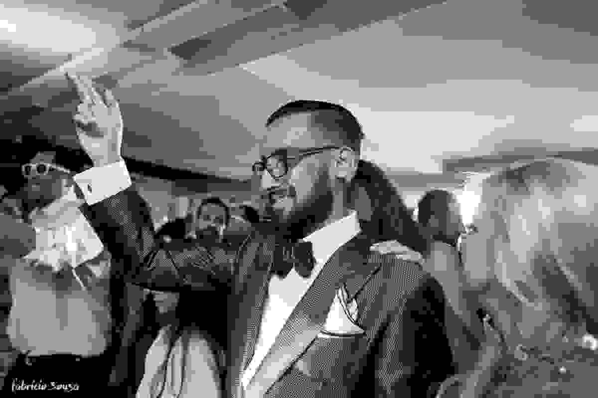 noivo Giulliano dançando na sua festa de casamento