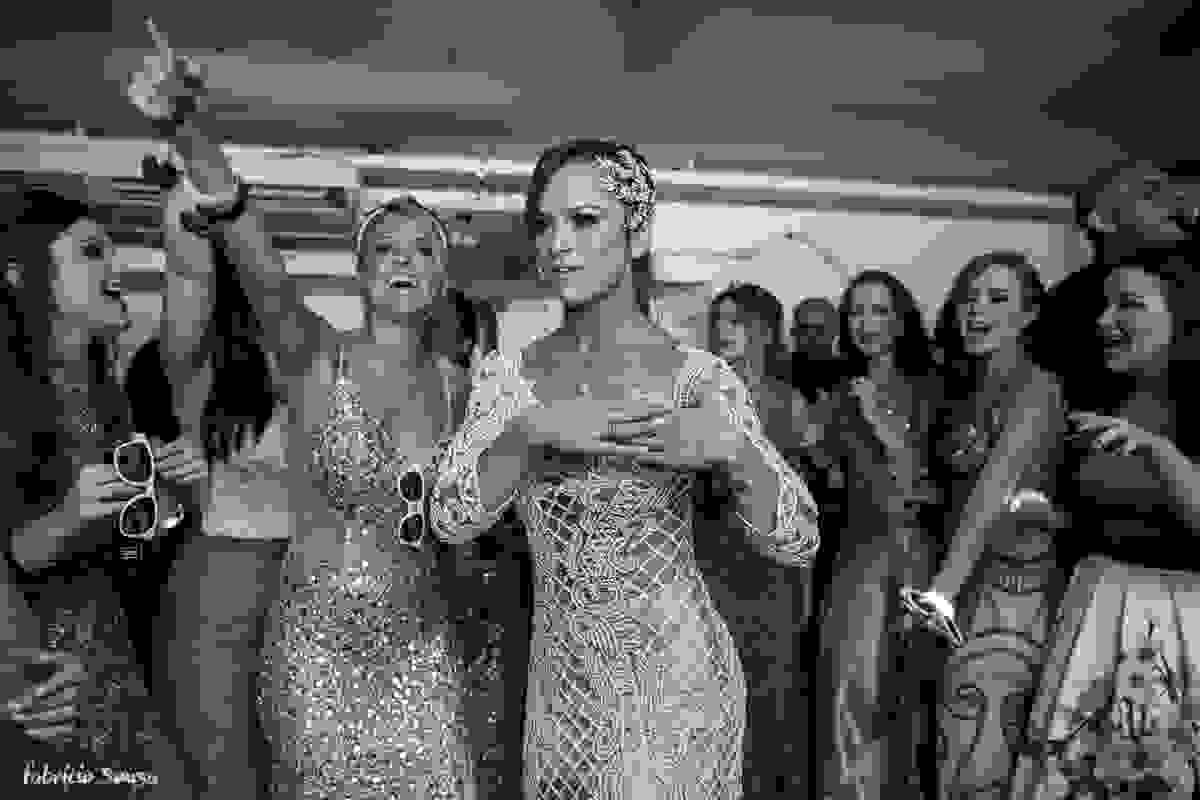 noiva Alice Matos dança com suas madrinhas de honra